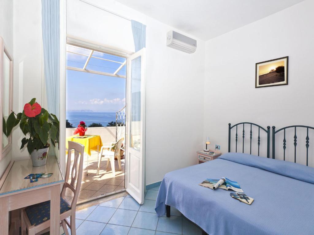 Hotel Villa D'Orta ايسكيا الغرفة الصورة